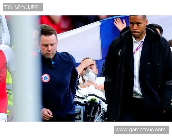 足球明星勇敢出手救助他人展现人性光辉与责任担当